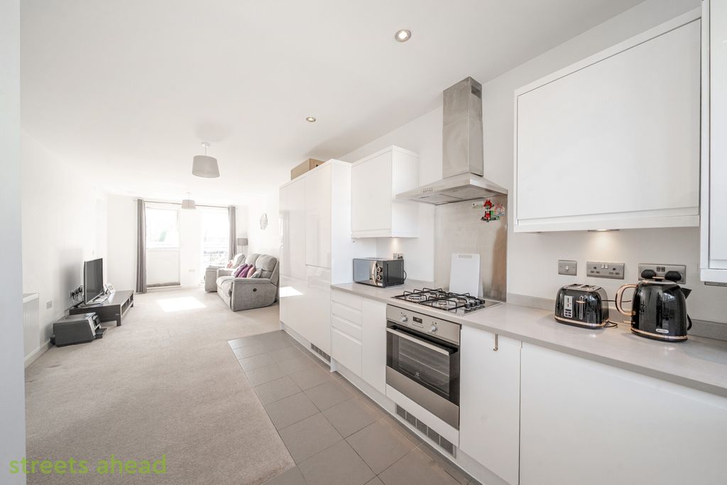 Property photo 3 of 19 25784F88-4613-40B...