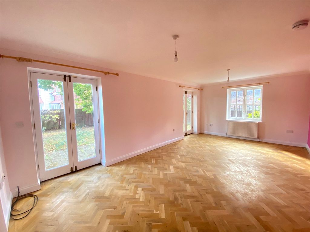 Property photo 2 of 11 Living Room