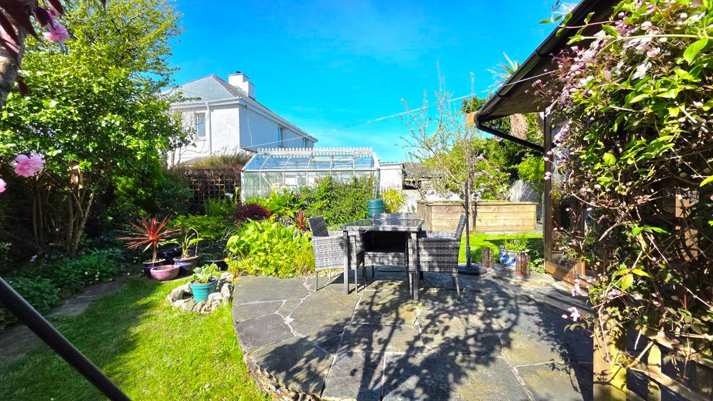 Property photo 2 of 20