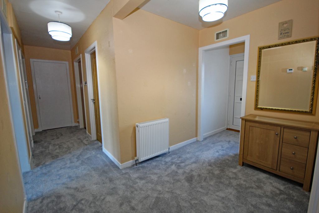 Property photo 2 of 35