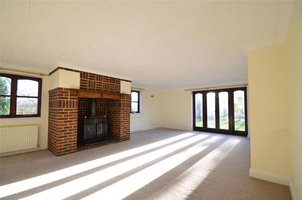 Property photo 2 of 35 Living Room