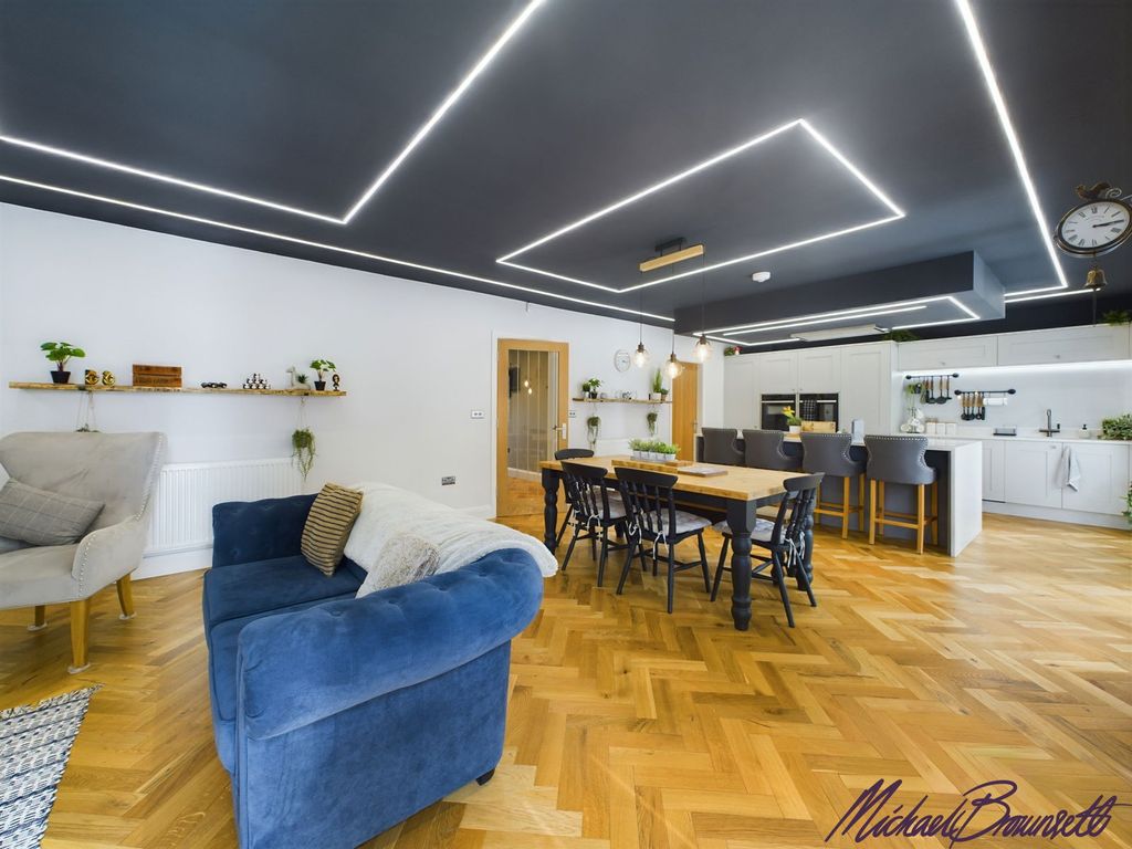 Property photo 2 of 53