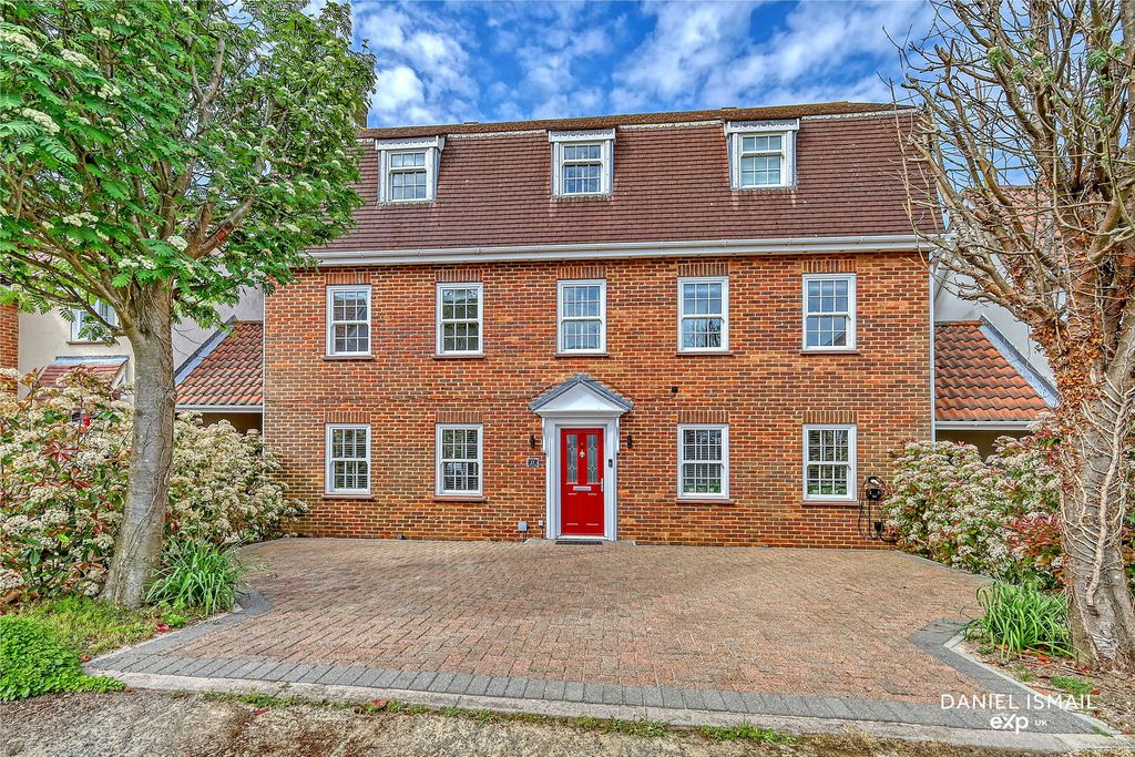 Property photo 2 of 32
