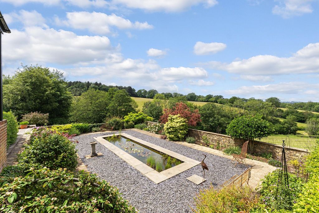 Property photo 2 of 33