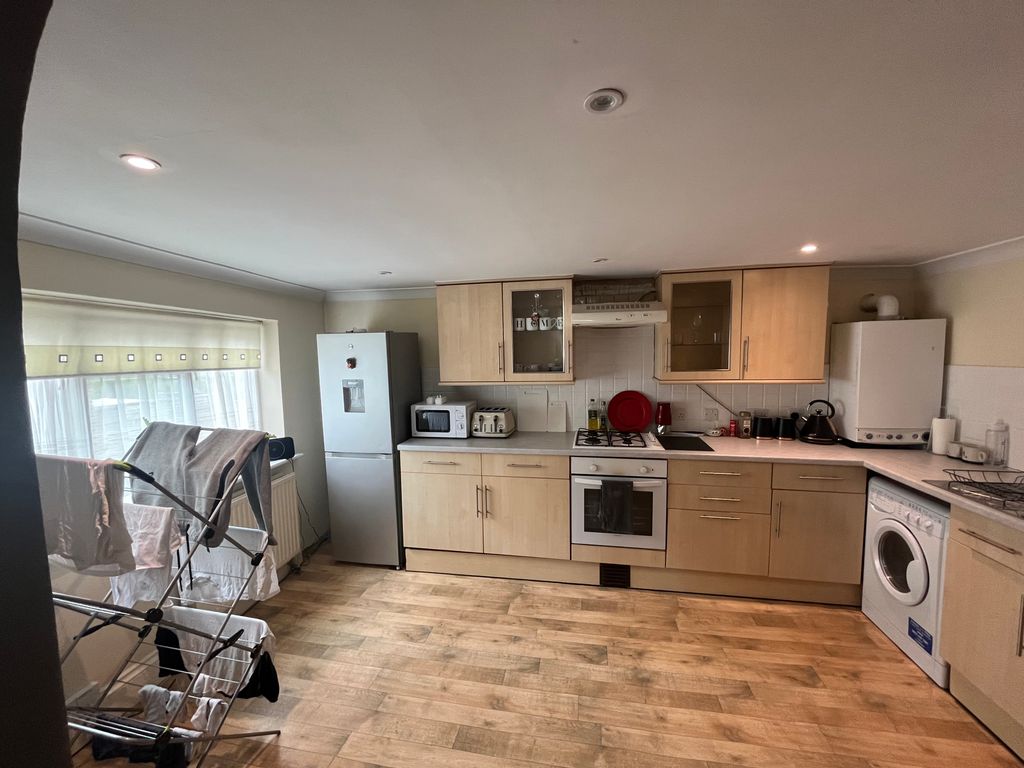 Property photo 3 of 7 Kitchen