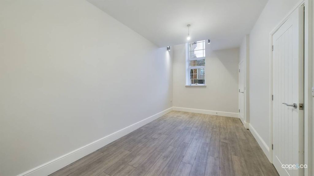 Property photo 3 of 14 3819275