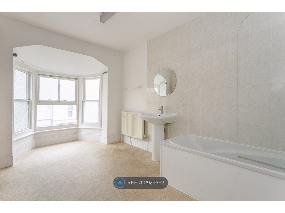 Property photo 3 of 7 Bathroom