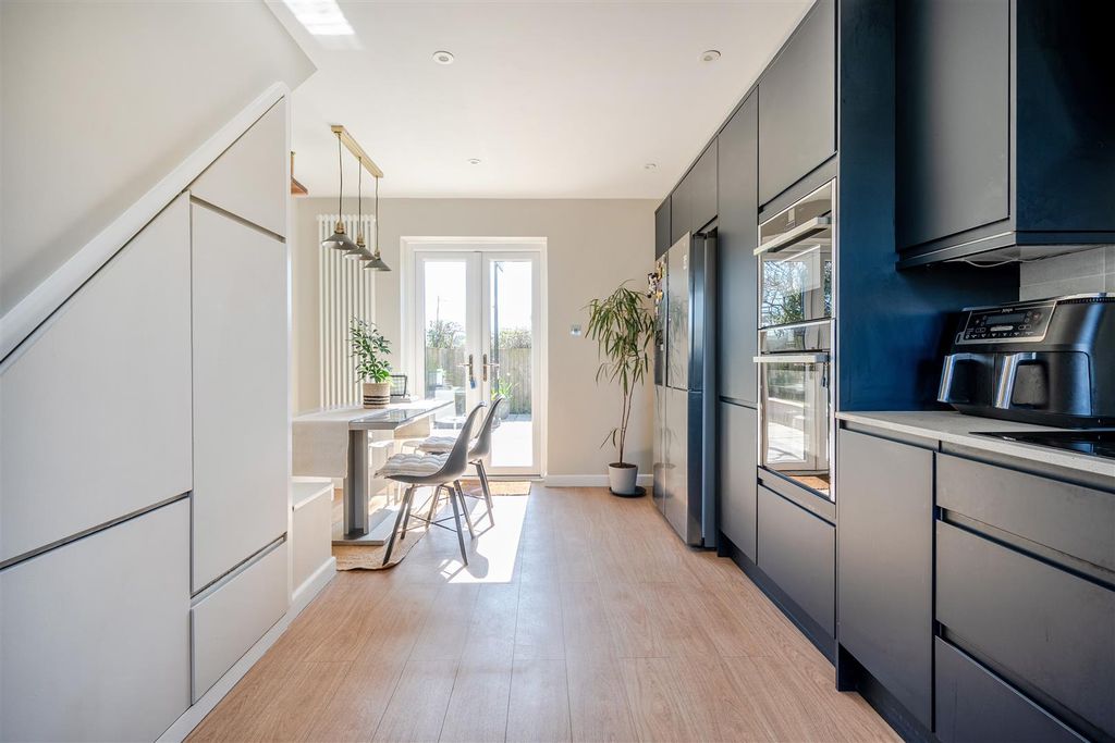 Property photo 3 of 17 Kitchen