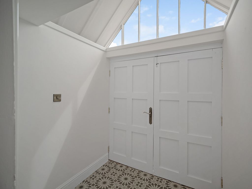 Property photo 3 of 15 Entrance Hall
