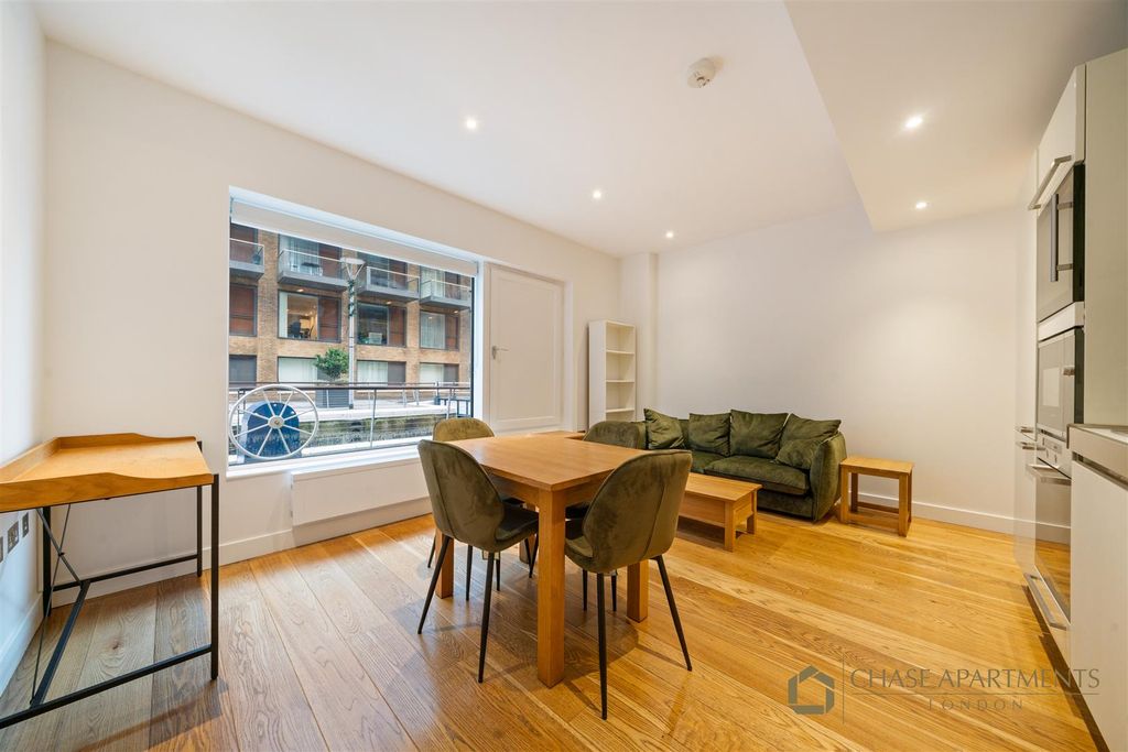 Property photo 2 of 15 Hirst Court, 20, Gatliff Road London, Sw1W 8Qd