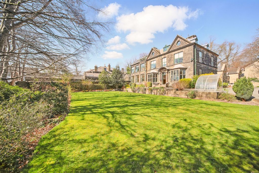 Property photo 2 of 12 Communal Garden