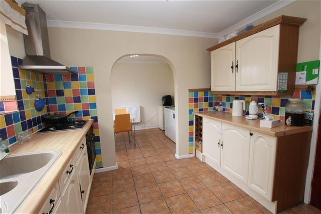 Property photo 2 of 28 Kitchen