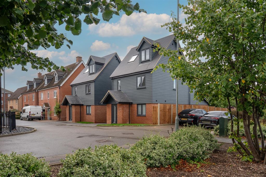 Property photo 1 of 21 Clarke Close-27-1.Jpg