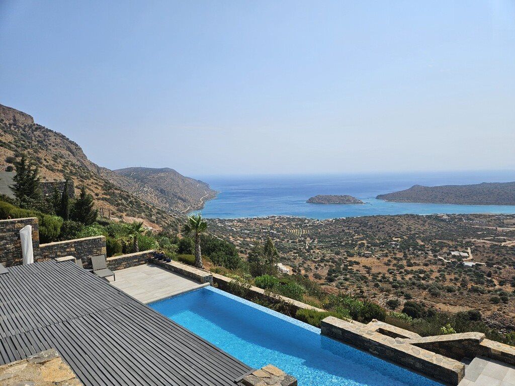 Property photo 1 of 24 For Sale Villa 290 m² In Crete