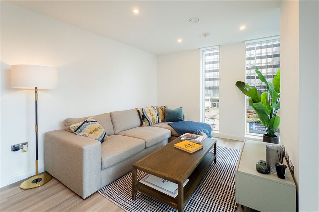 Property photo 2 of 14 (Main)