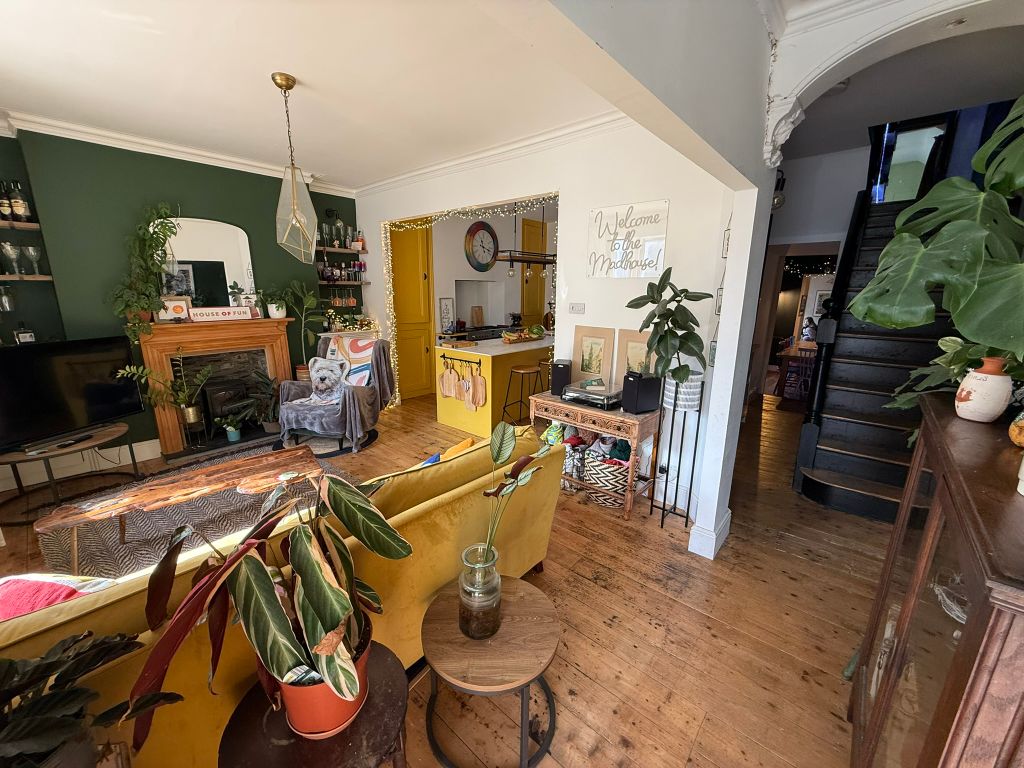 Property photo 2 of 31