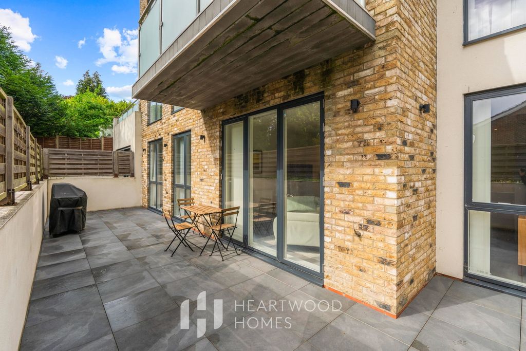 Property photo 1 of 18