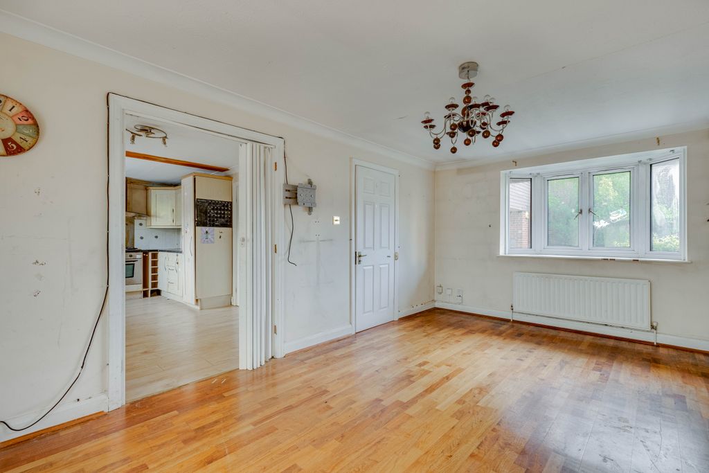 Property photo 3 of 11 55 Turners Meadow Way, Br3 - 5