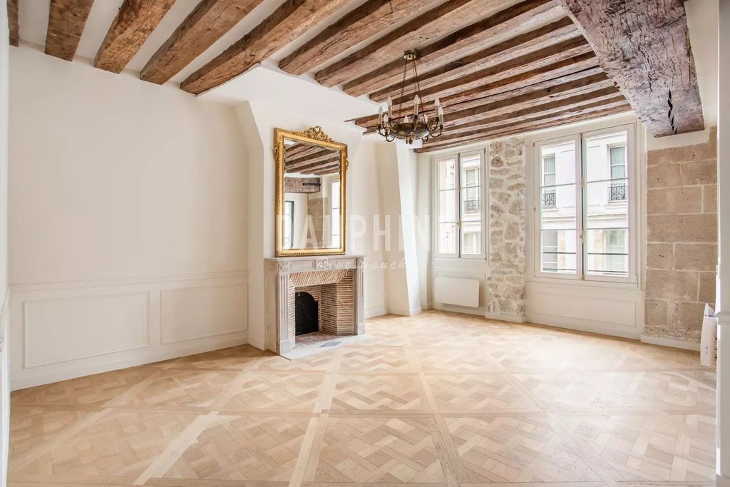 Property photo 1 of 9 Pied A Terre Near Notre Dame Cathedral