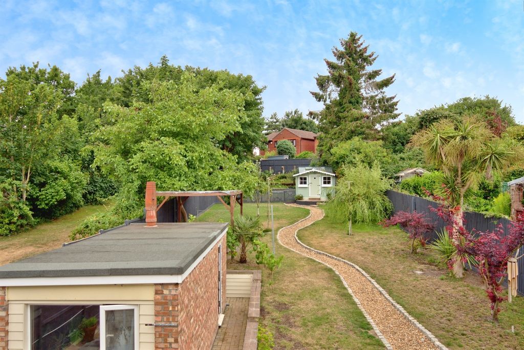 Property photo 3 of 33