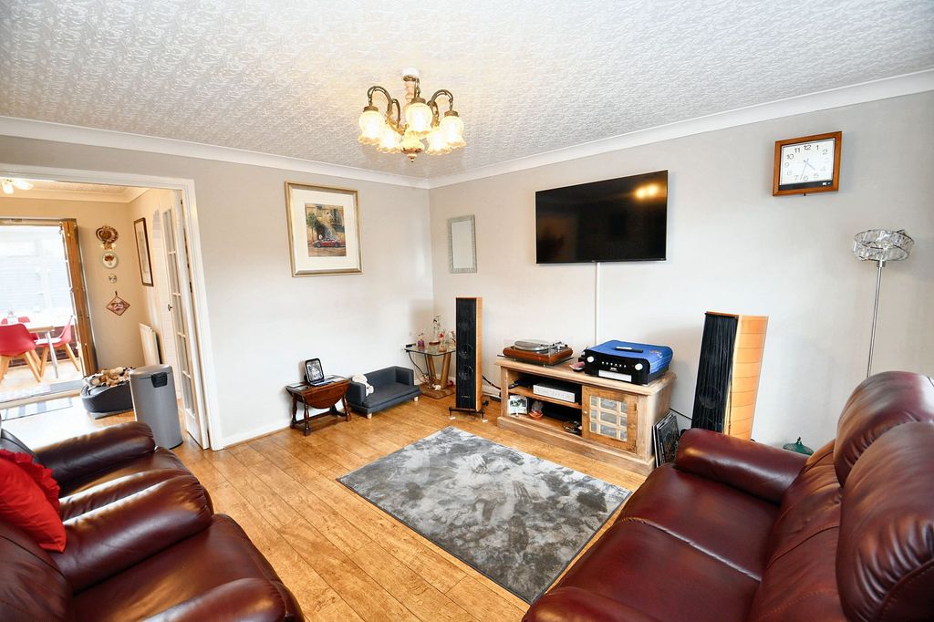 Property photo 2 of 18