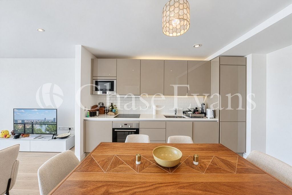 Property photo 2 of 10 Kitchen