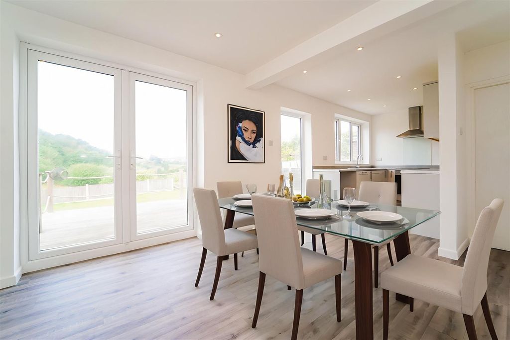 Property photo 2 of 42 Dsc05296 - Dining Room - Standard - 5.Jpg