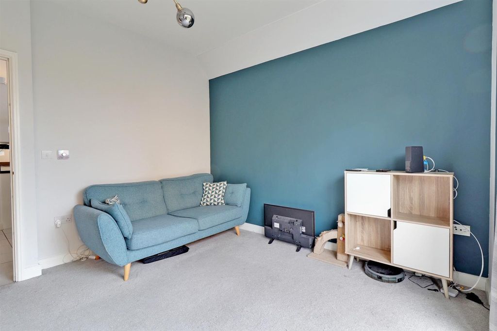 Property photo 2 of 28