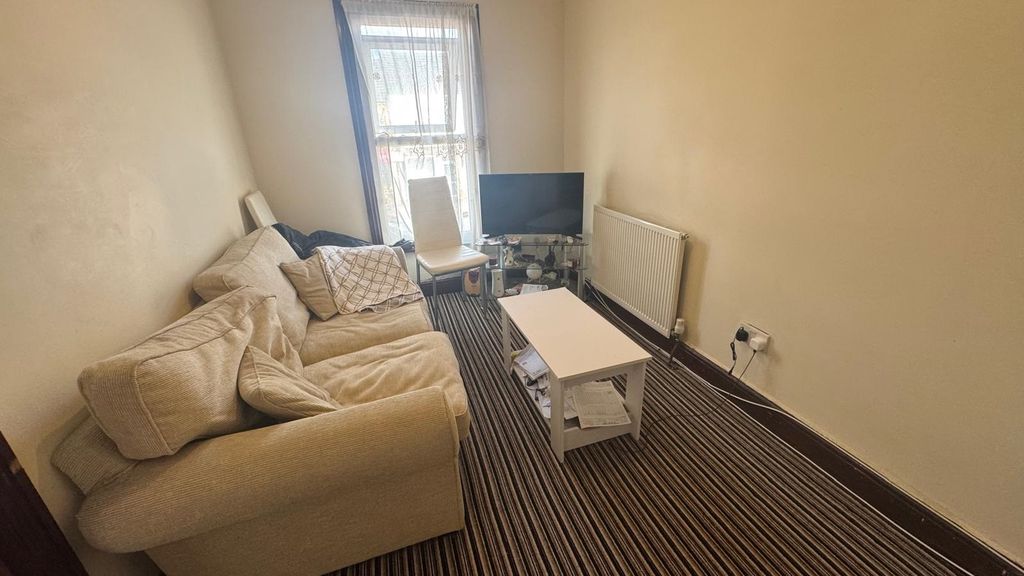 Property photo 3 of 11 Image