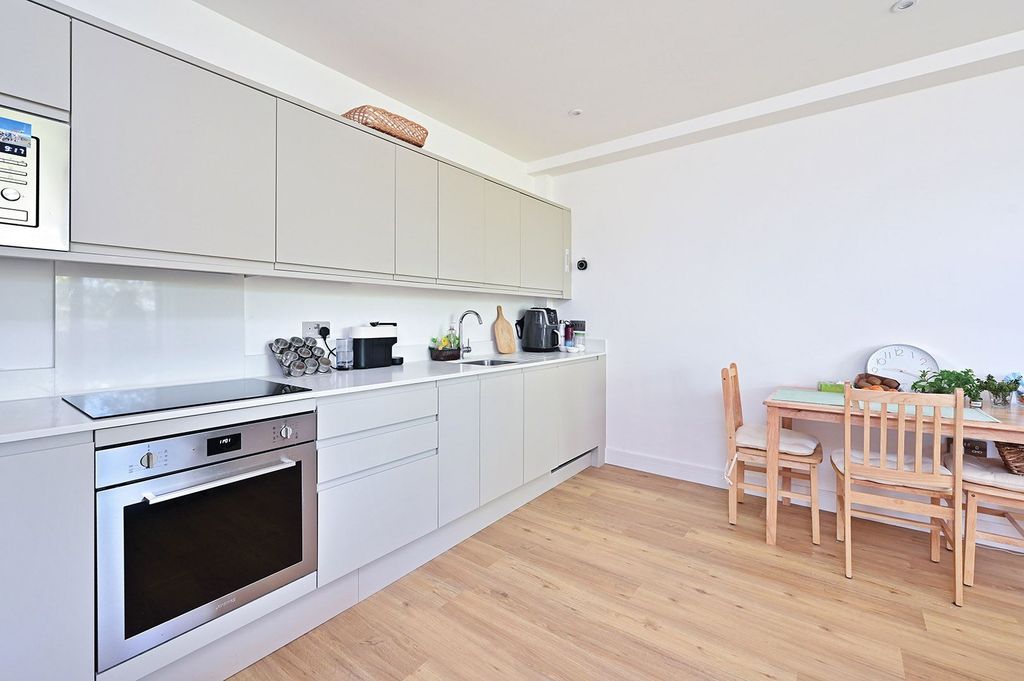 Property photo 2 of 6 Kitchen