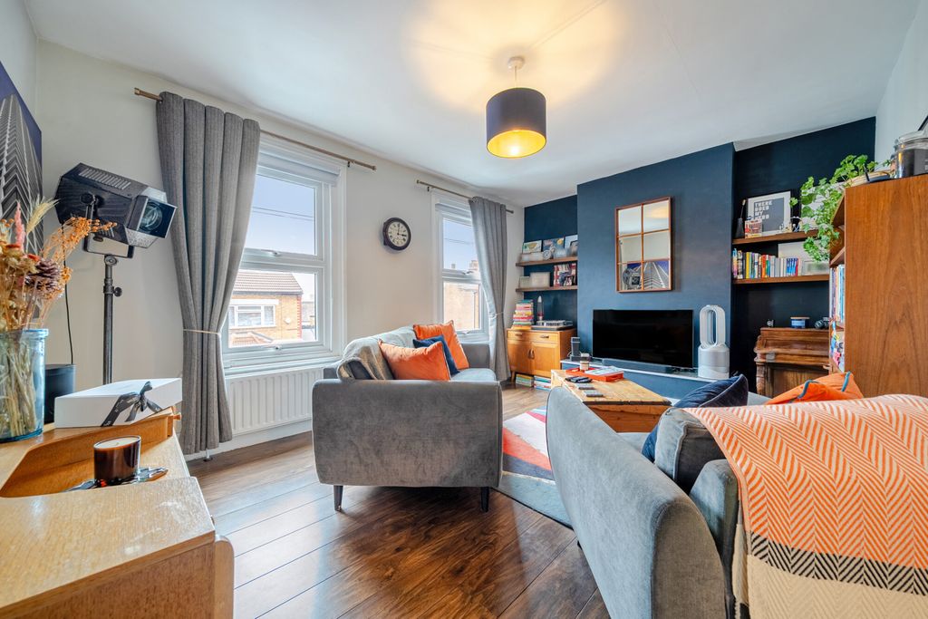 Property photo 2 of 19 1537497-9-1A15Df9...