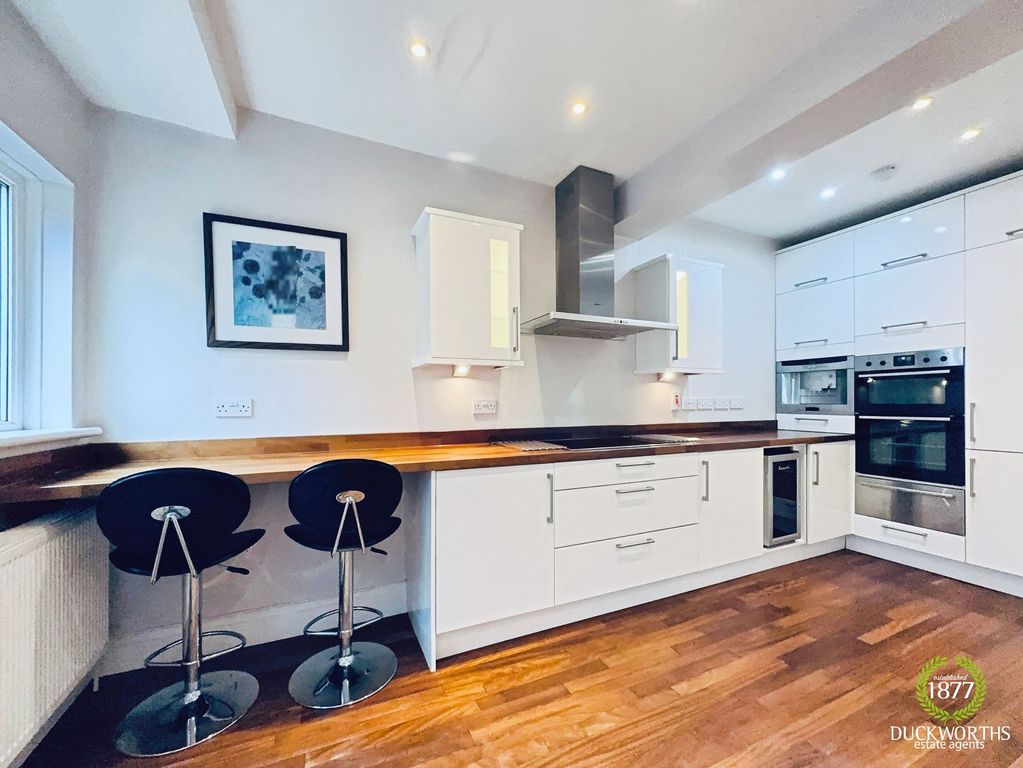 Property photo 2 of 34