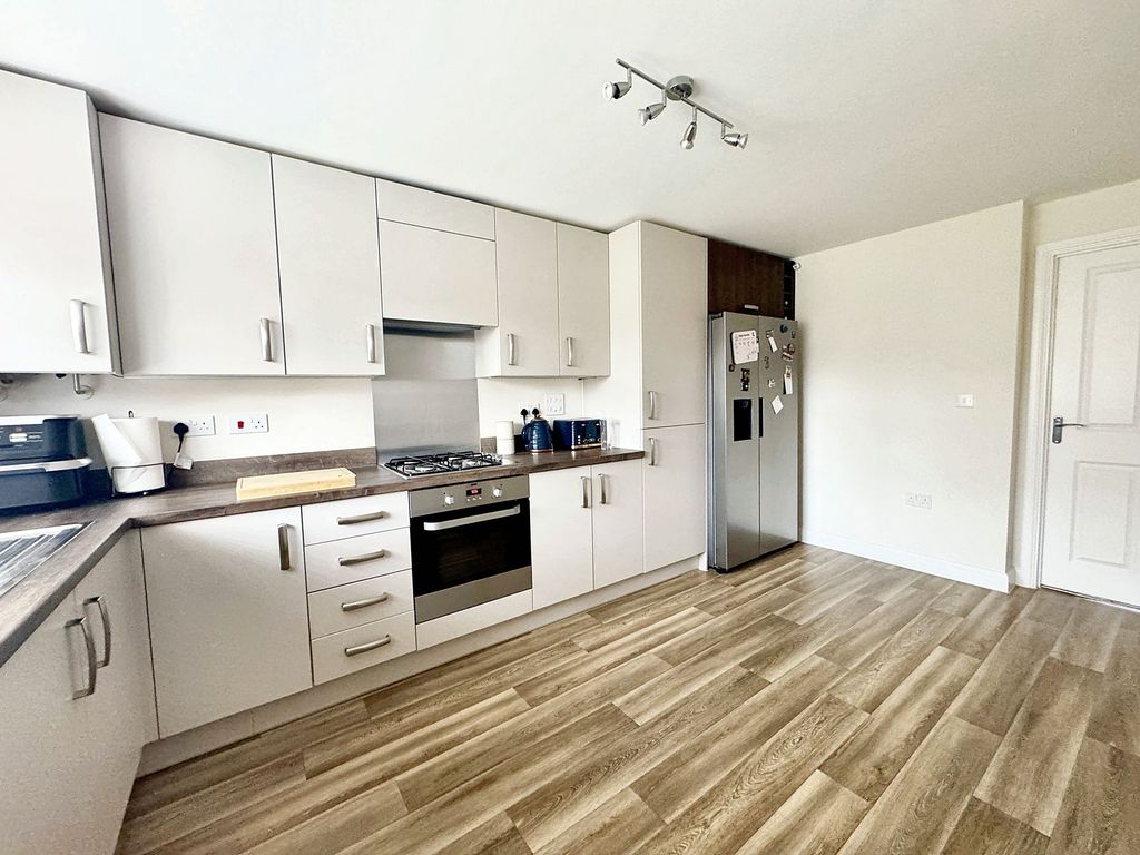 Property photo 3 of 11 Kitchen/Diner