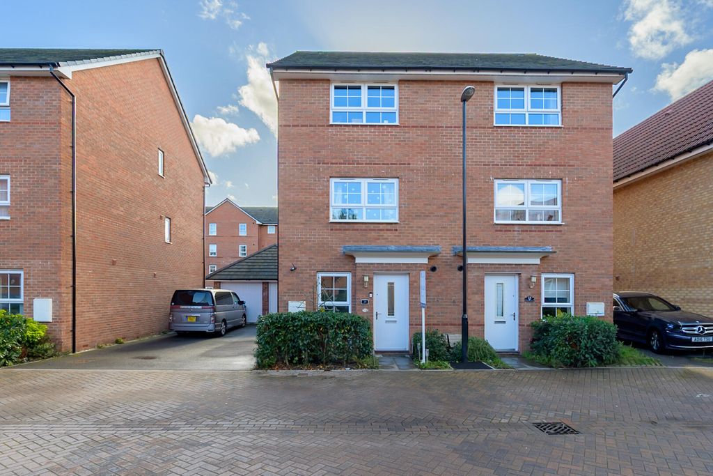 Property photo 2 of 29 Front (Exterior)