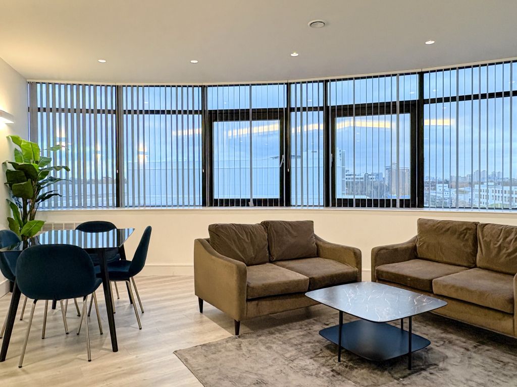 Property photo 1 of 14 Living Room