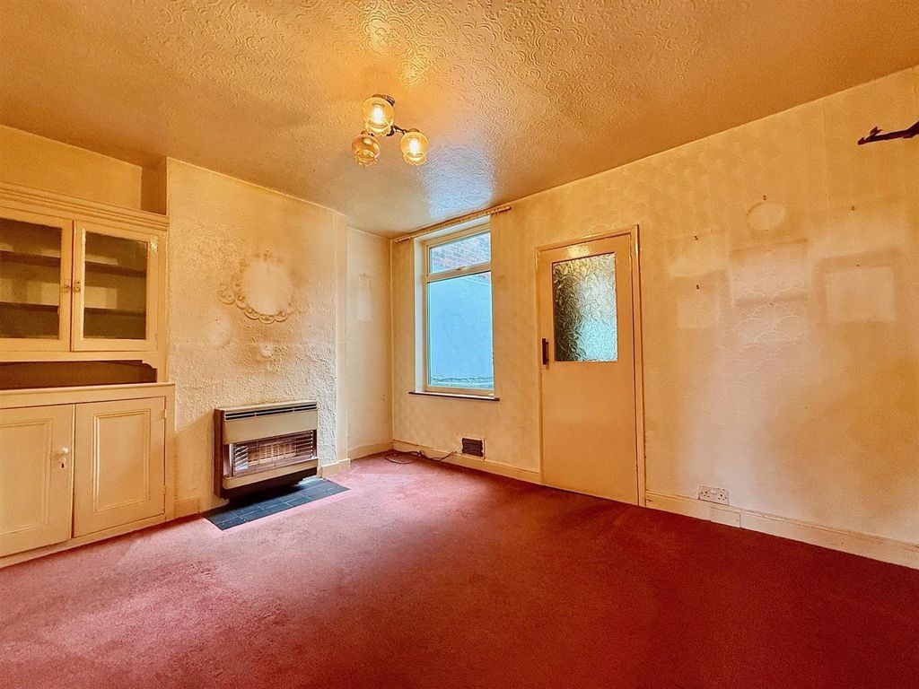 Property photo 3 of 10 Dining Room