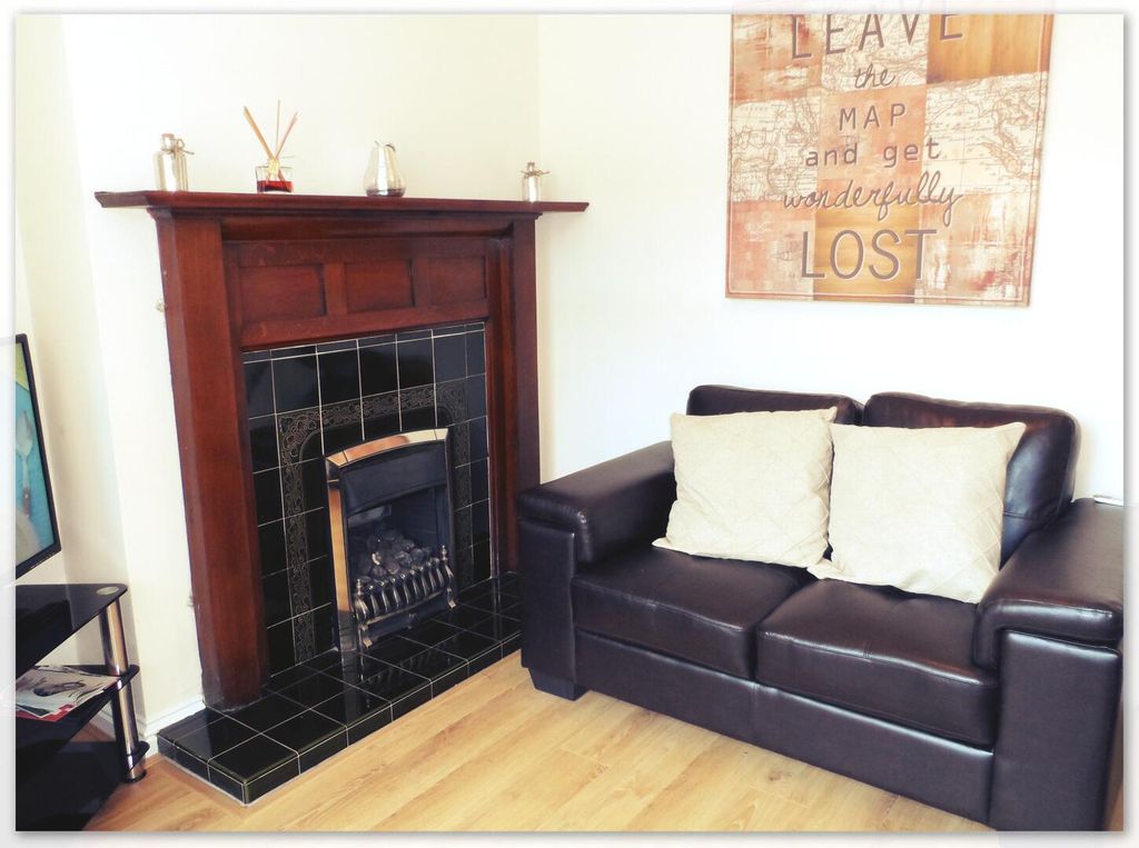 Property photo 3 of 5 Living Room