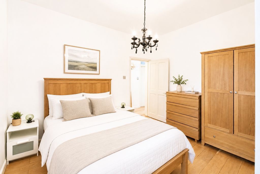 Property photo 3 of 6 Master Bedroom