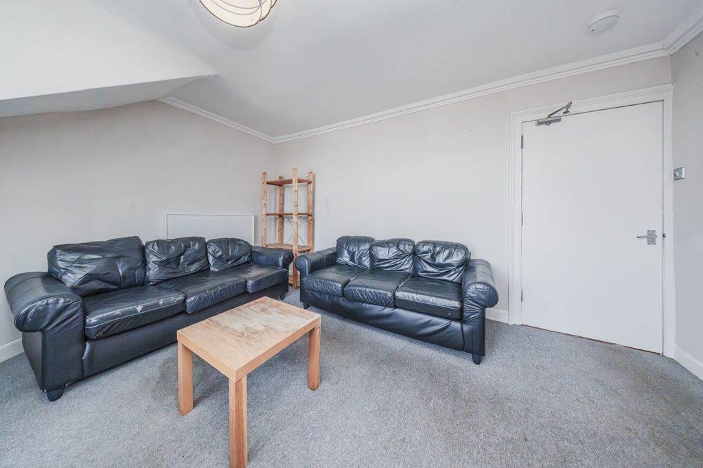 Property photo 3 of 11 Picture No. 15