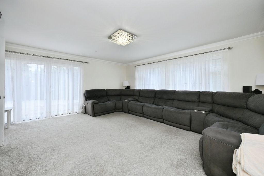 Property photo 3 of 22