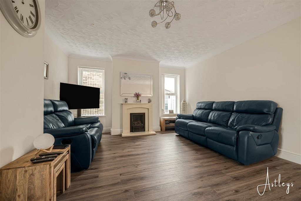 Property photo 3 of 16 Lounge/Dining Room