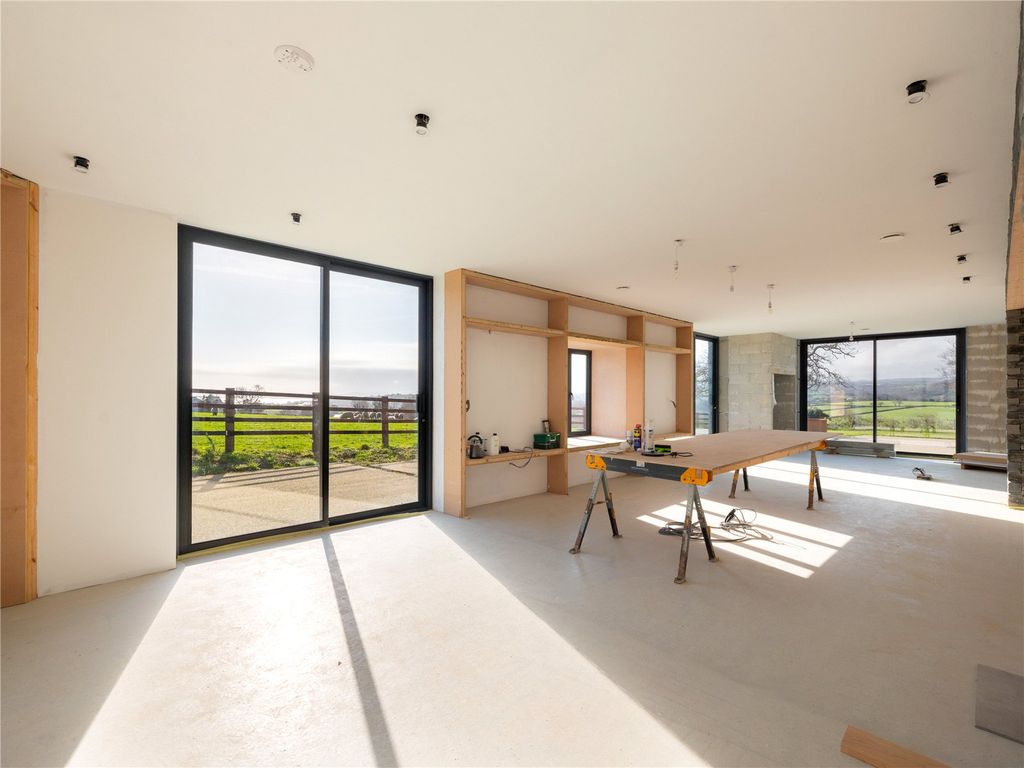 Property photo 3 of 19 Kitchen