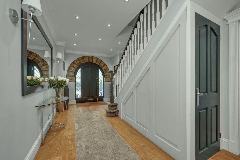 Property photo 2 of 29 Entrance Hall