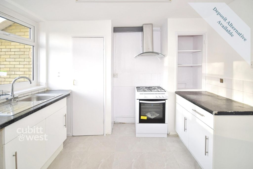 Property photo 3 of 12 Kitchen