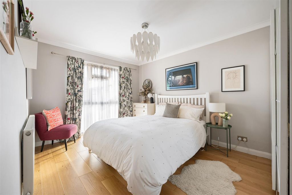 Property photo 3 of 18 North Birkbeck Road, E11