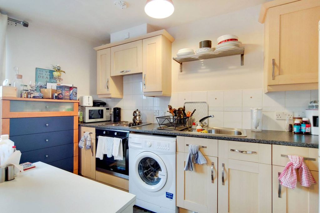 Property photo 3 of 11