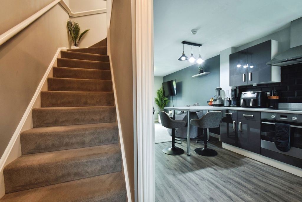 Property photo 2 of 17 Photo