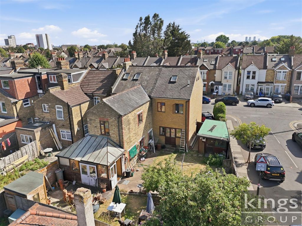 Property photo 3 of 53
