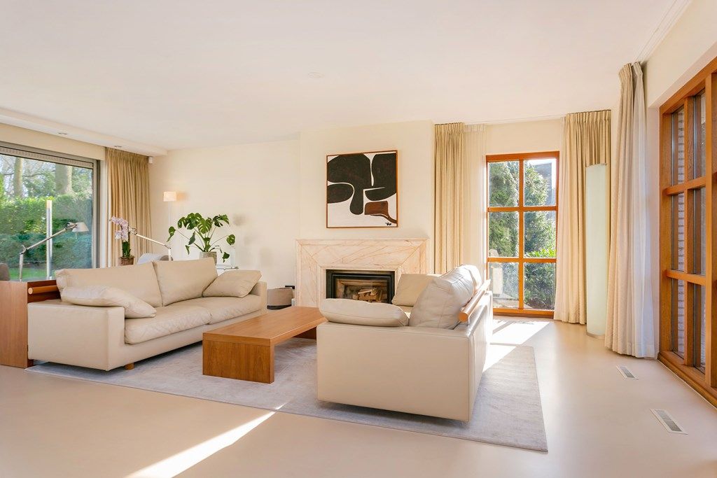 Property photo 2 of 40