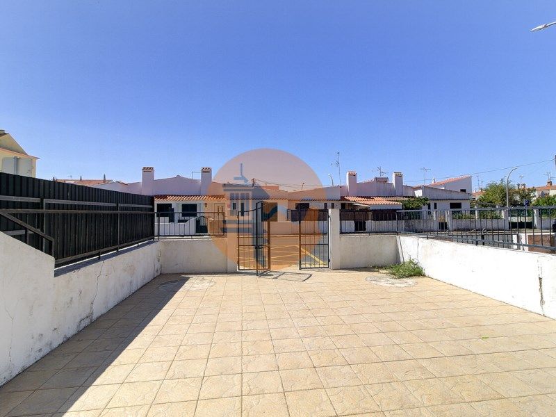 Property photo 2 of 25